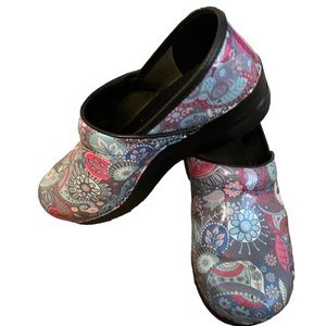 Dansko Clogs EU 39 (8.5-9)